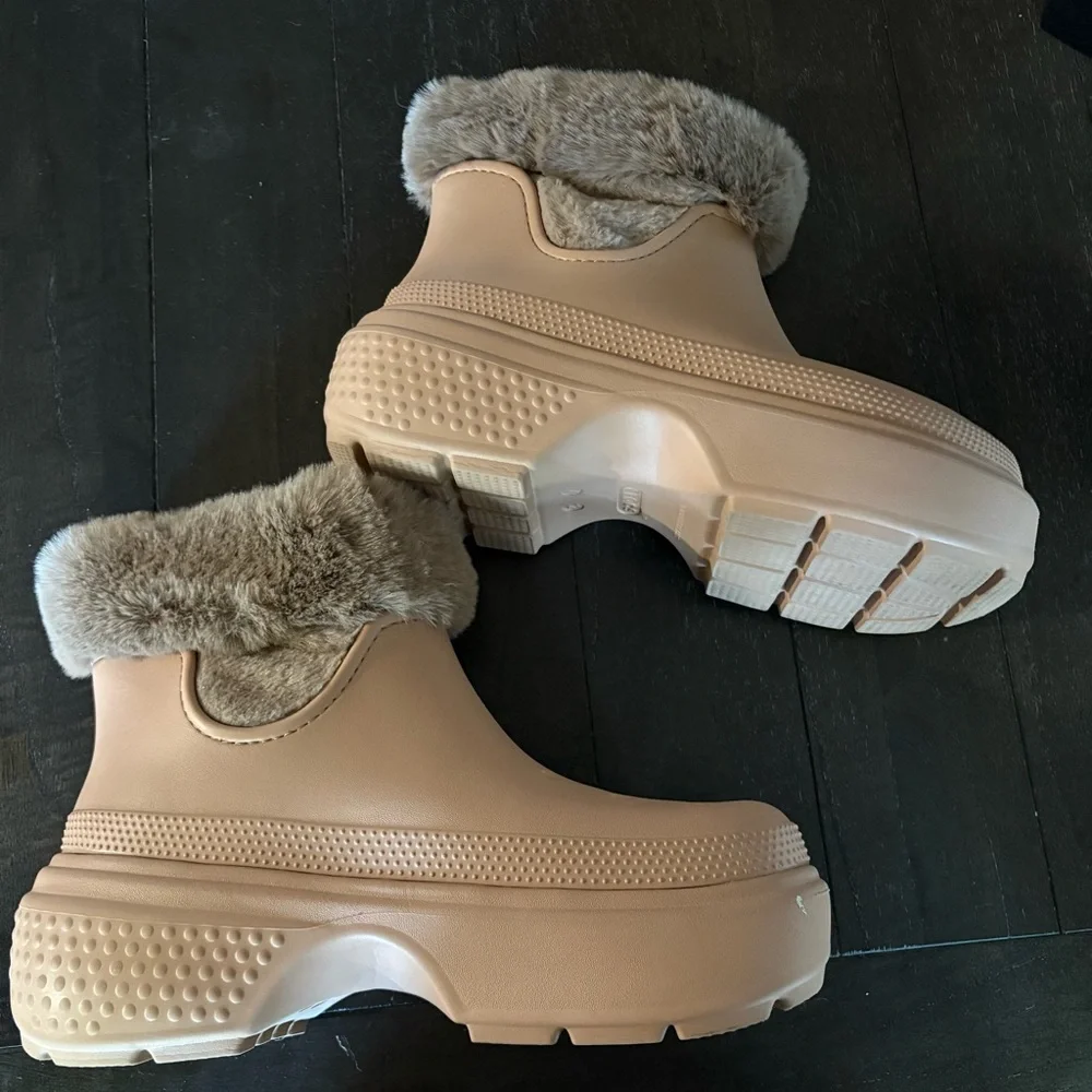 Crocs Stomp Faux Fur Lined Rubber Ankle Boots Tan‎ Men’s Size 12